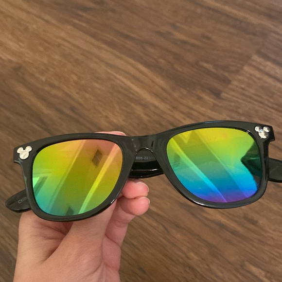Disney Rainbow Lens Wayfarer Sunglasses 🕶 - Picture 4 of 11